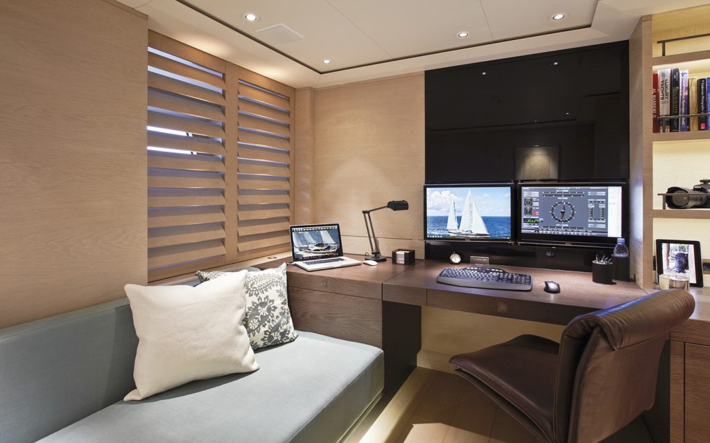 Royal Huisman Twizzie
