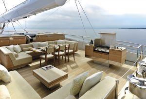 Royal Huisman Twizzie