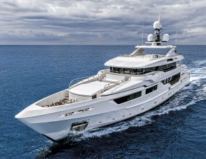Admiral Maxima 47 Entourage