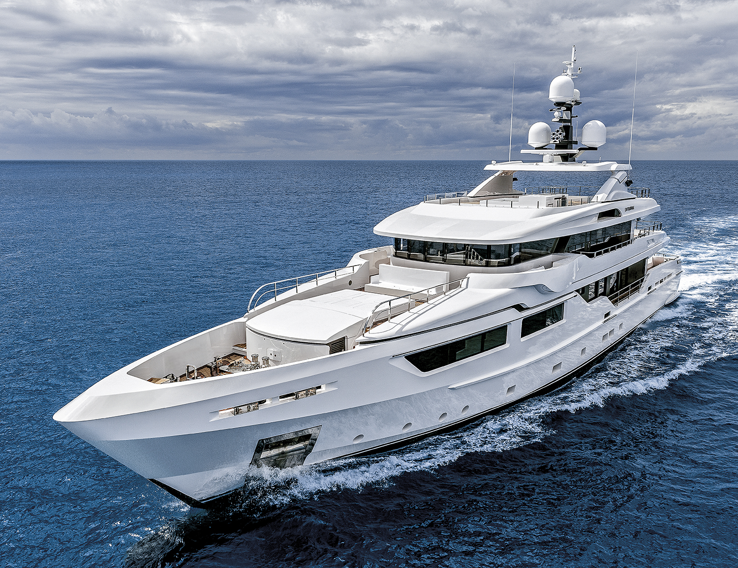 Admiral Maxima 47 Entourage