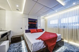 Admiral Maxima 47 Entourage