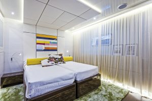 Admiral Maxima 47 Entourage