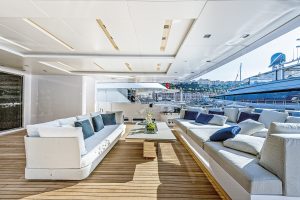 Admiral Maxima 47 Entourage