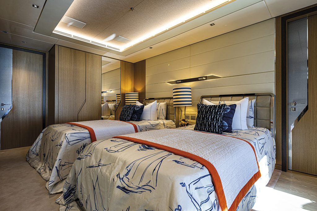 Benetti-FB276 - Metis