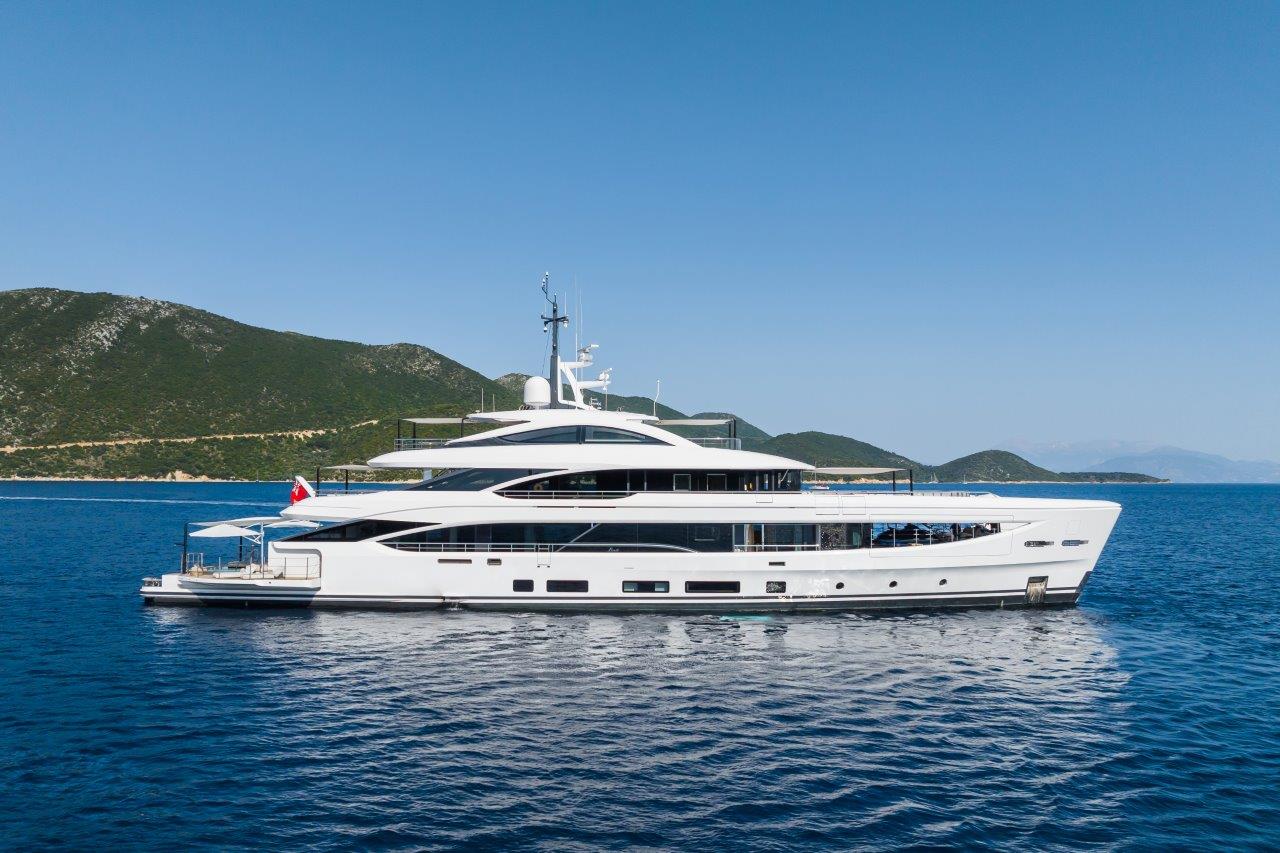Benetti vende due superyacht B.Now 50m in Sudamerica, rafforzando la sua leadership nel mercato degli yacht di lusso.