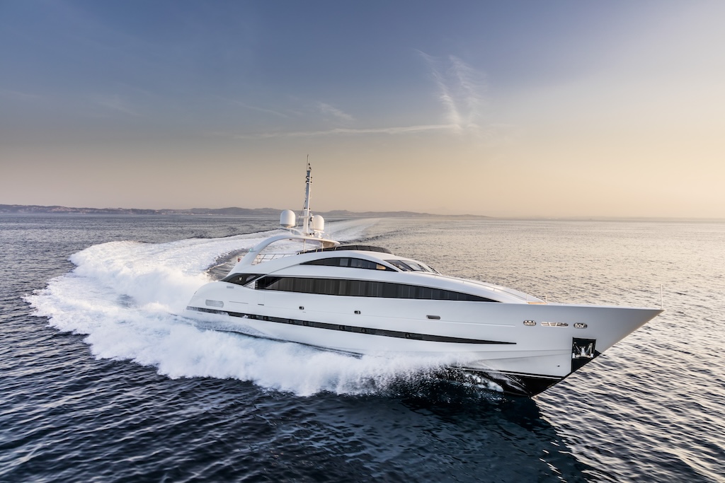 Venduto ISA Sport 120 M/Y ISA Love: yacht di lusso da 37m con refit 2024 e velocità di 34 nodi. Comfort e stile a bordo.